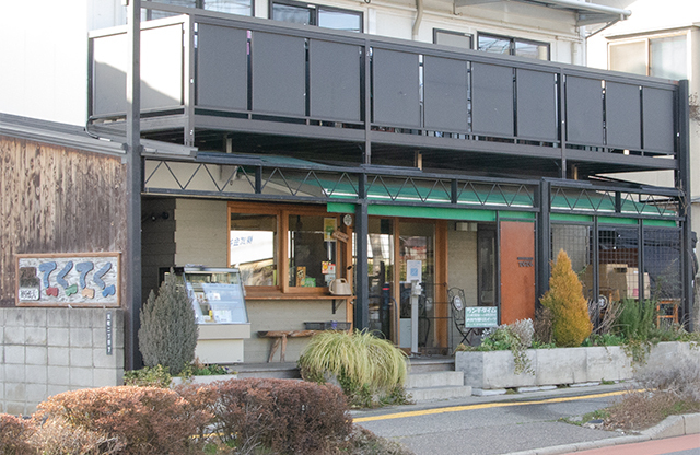 松本市　カフェ　てくてく　お店の外観