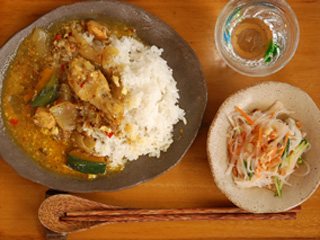 やさしいスパイスとフレッシュハーブのカンボジアカレー ヤムヤムナガノ カレー2 こーさんのうち お食事処 松本市街地 ずくラボ