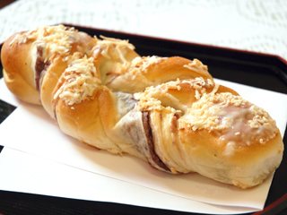 創業からのロングセラー☆ココナッツあんパン - ヤムヤムナガノ
