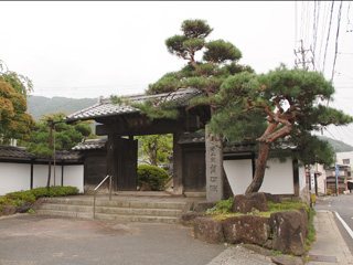 迎冬山貞松院月仙寺の写真